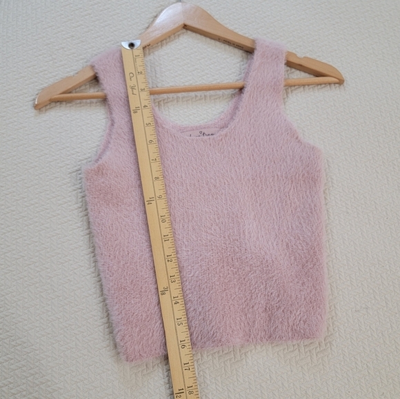 Love Tree Pink Fuzzy Sleeveless Top Size Small - Picture 6 of 12